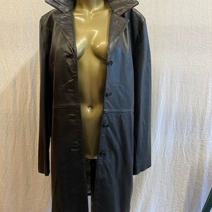 Black leather Full-Length Trench Coat with Classic Design and Prominent Collar
